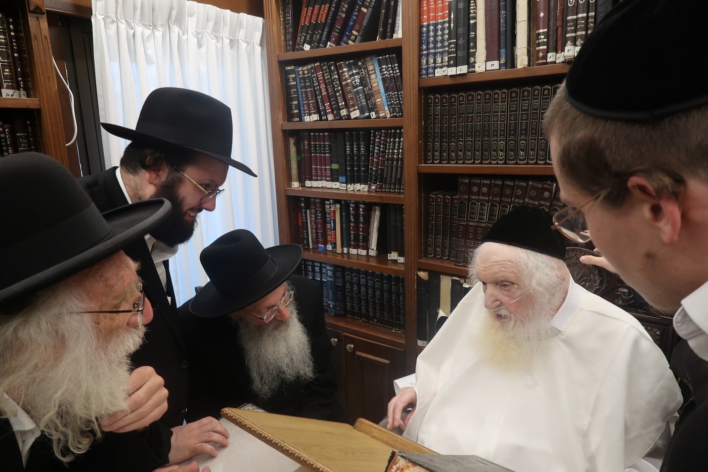 הגר"מ קוטלר אצל הגר"מ שטרנבוך