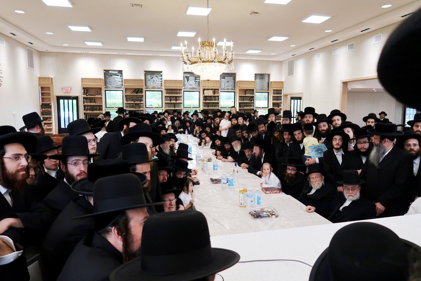 האדמו"ר מסאטמר בביקור במחנה בית רחל