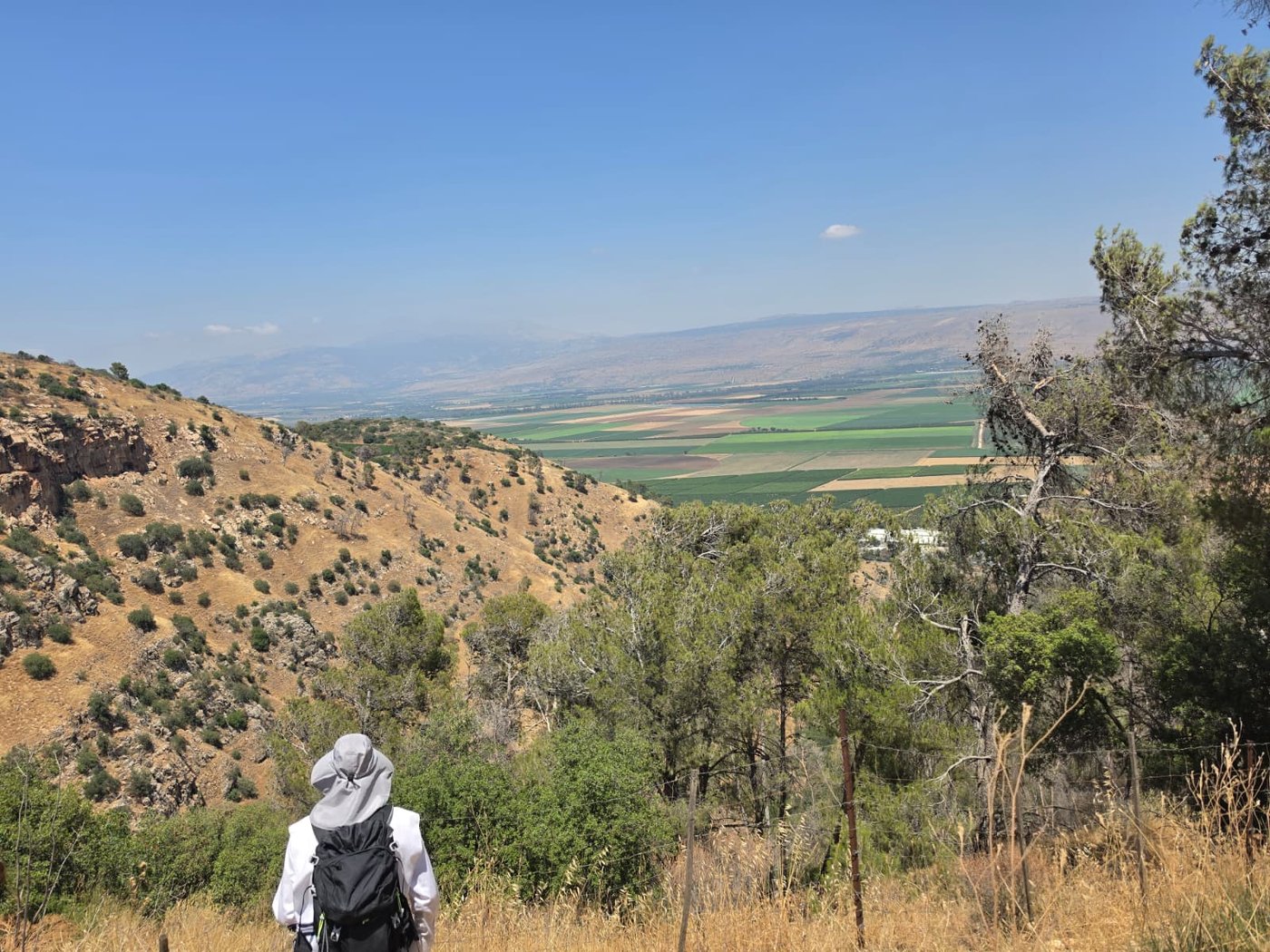 מדריך הטיולים ישראל שפירא מטייל בנחל קדש