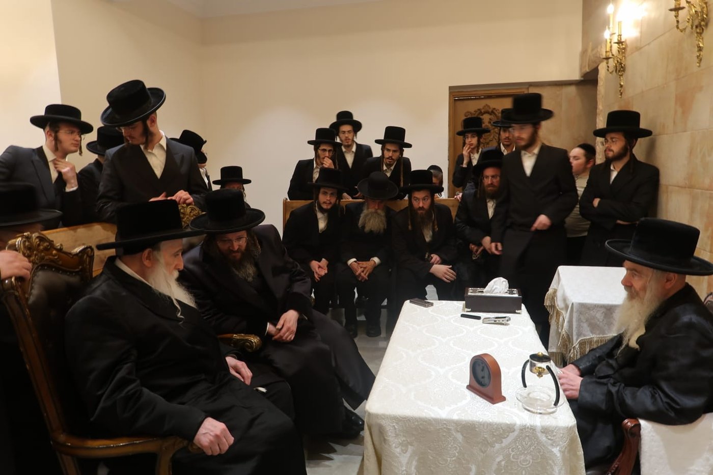 ניחום אבלים אצל האדמו"ר מהארנסטייפל