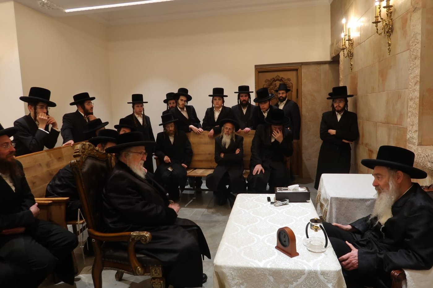 ניחום אבלים אצל האדמו"ר מהארנסטייפל