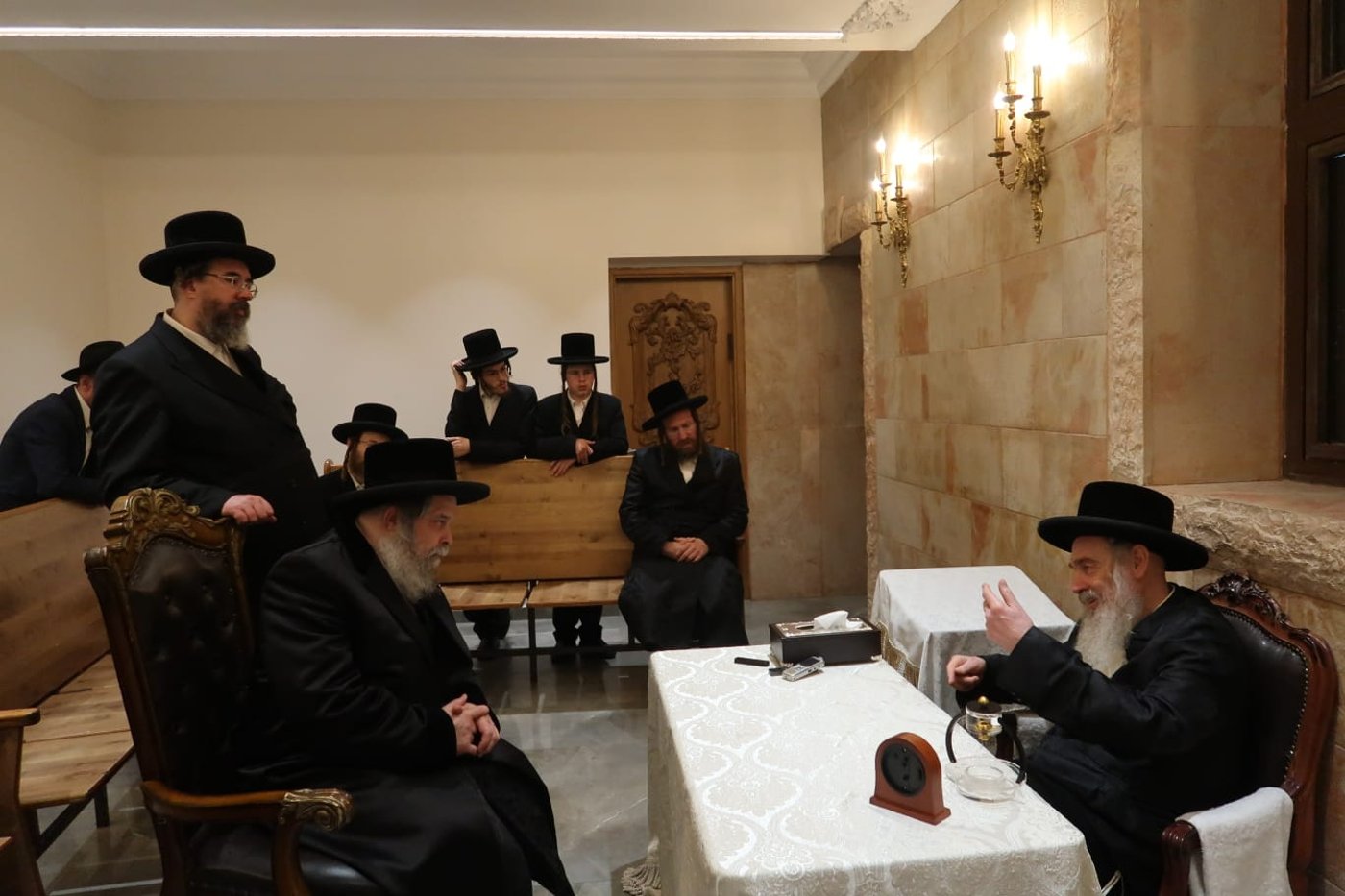 ניחום אבלים אצל האדמו"ר מהארנסטייפל