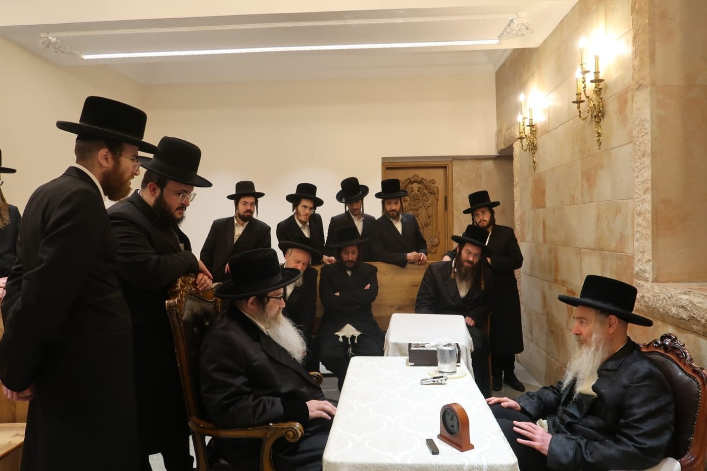 ניחום אבלים אצל האדמו"ר מהארנסטייפל