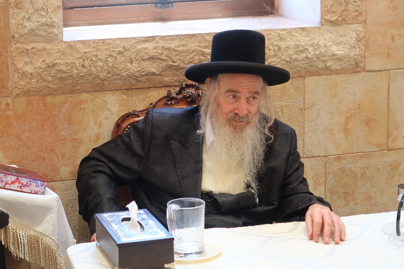 ניחום אבלים אצל האדמו"ר מהארנסטייפל