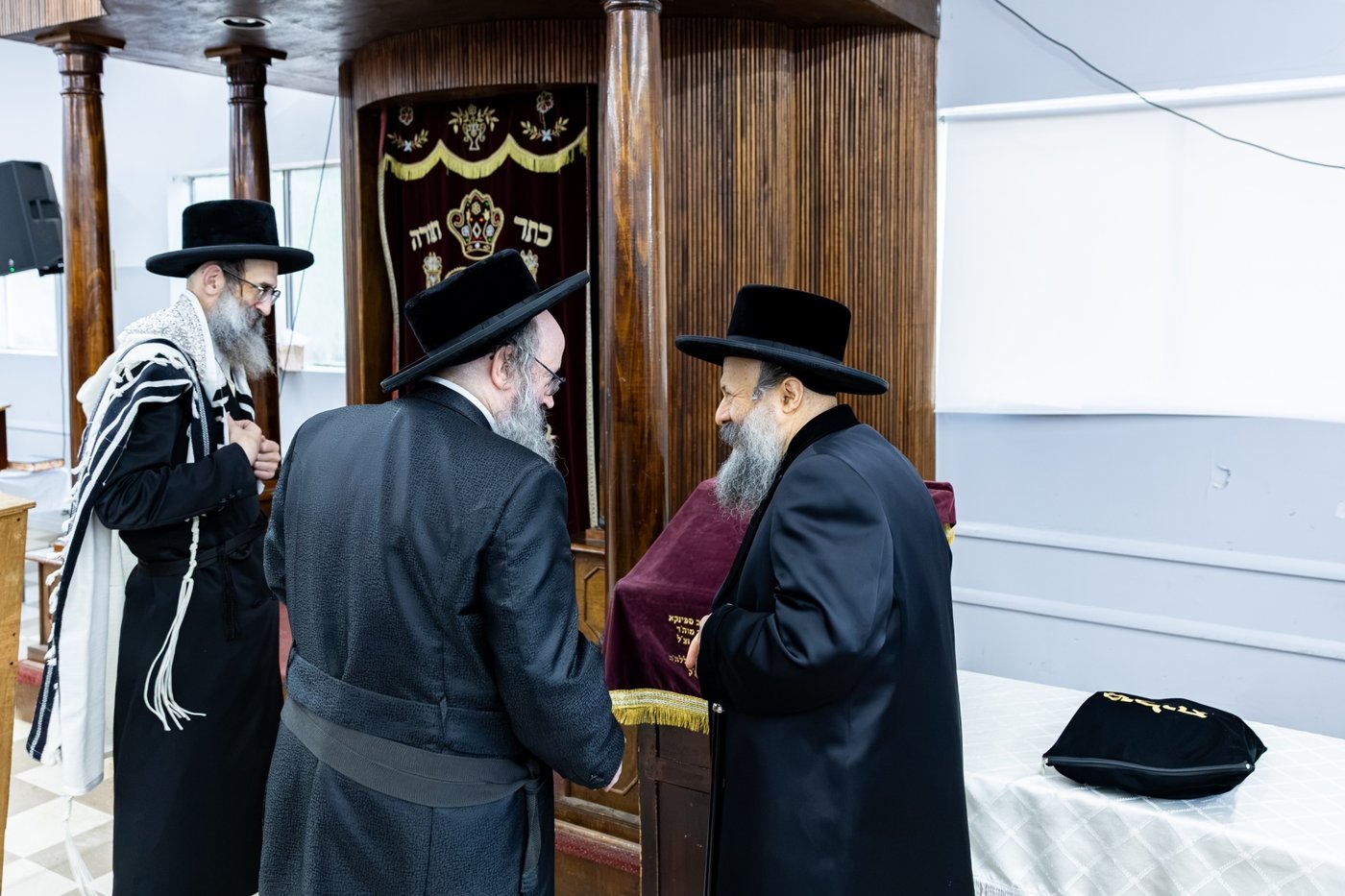 האדמו"ר מבאבוב 45 בביקור בקאנטרי