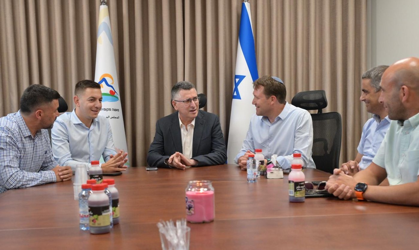 עם ראשי הרשויות