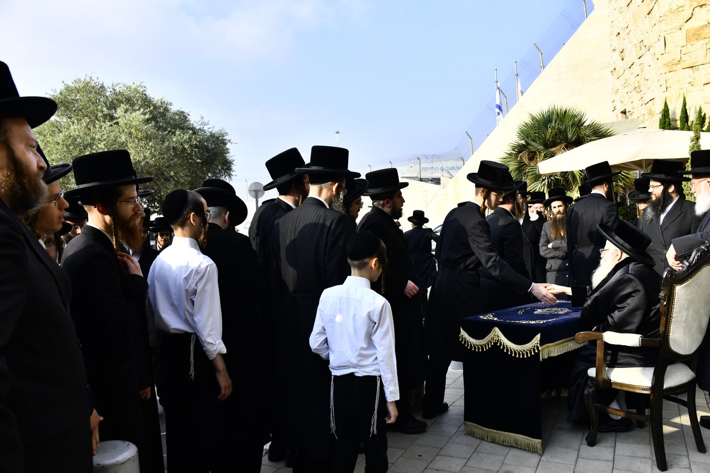 האדמו"ר מצאנז קלויזנבורג בביקור בארץ