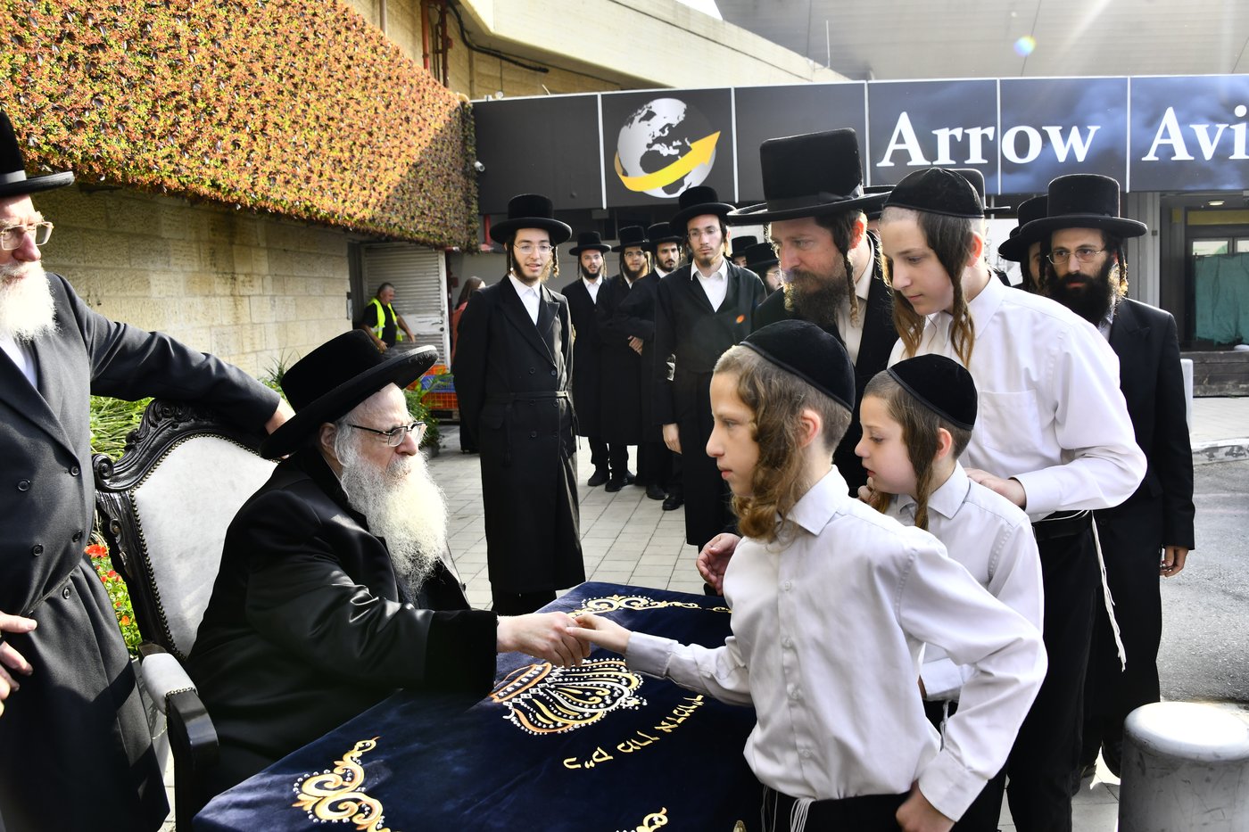 האדמו"ר מצאנז קלויזנבורג בביקור בארץ