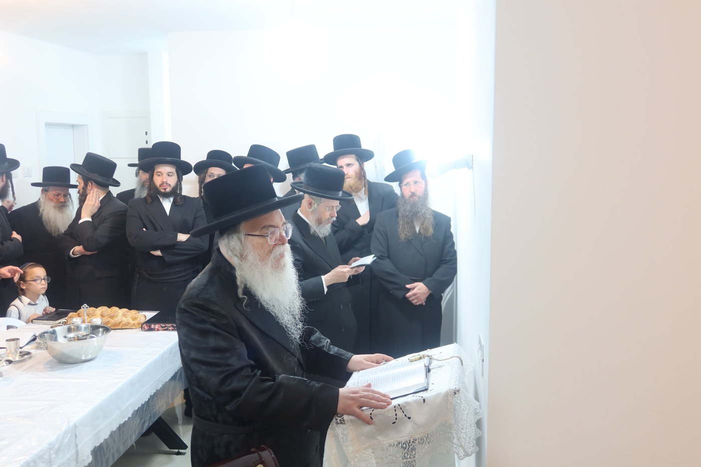 האדמו"ר מדארג בסעודת ר"ח בעמנואל 