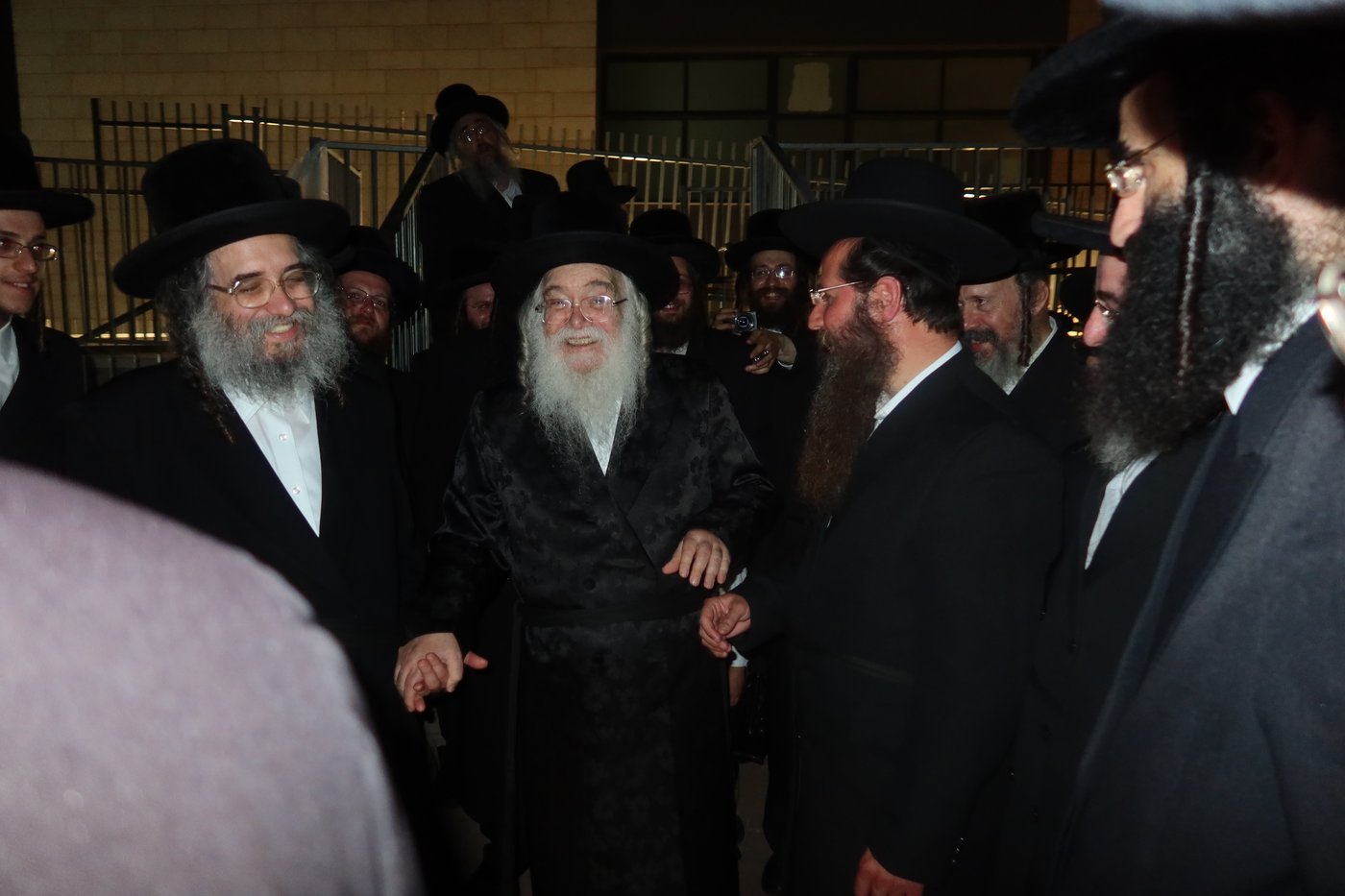 האדמו"ר מדארג בסעודת ר"ח בעמנואל 