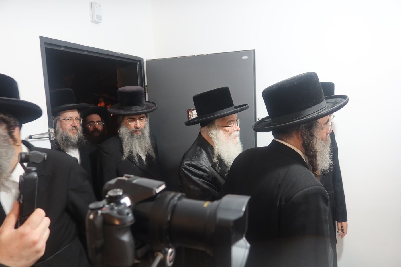 האדמו"ר מדארג בסעודת ר"ח בעמנואל 