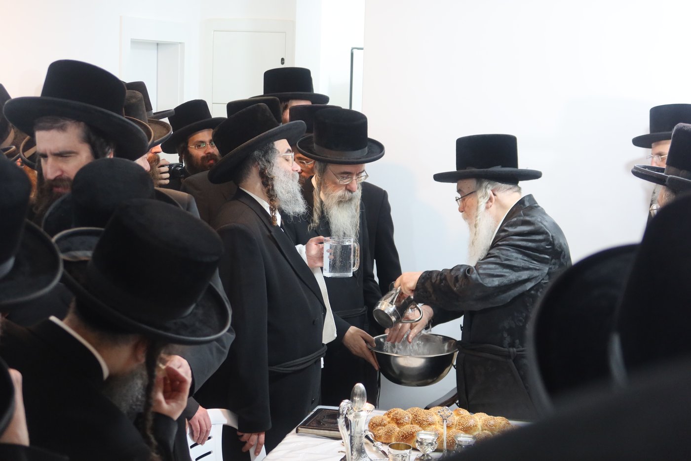 האדמו"ר מדארג בסעודת ר"ח בעמנואל 