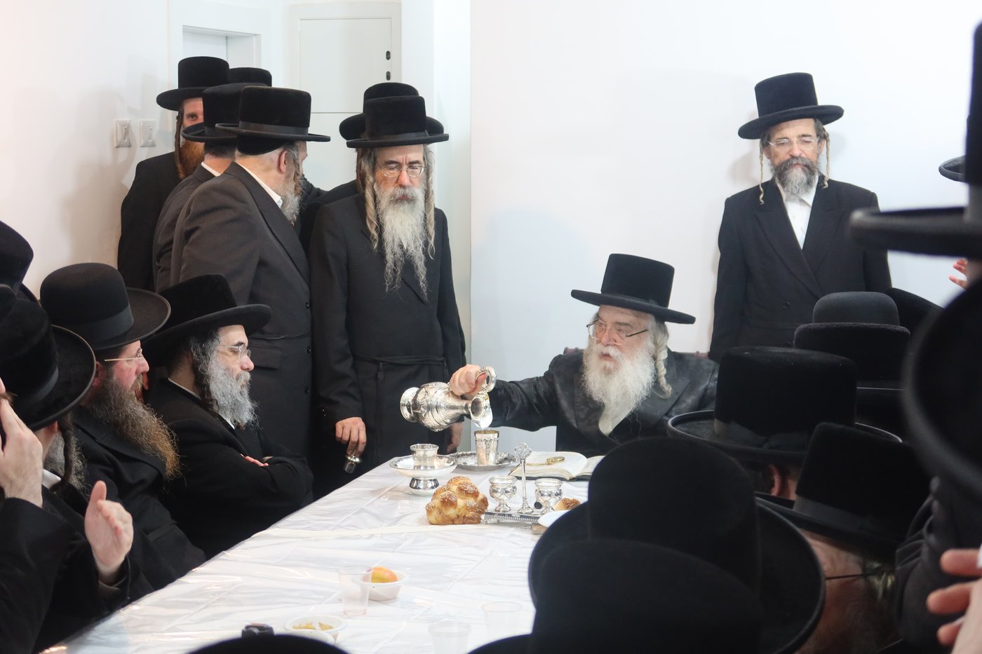 האדמו"ר מדארג בסעודת ר"ח בעמנואל 