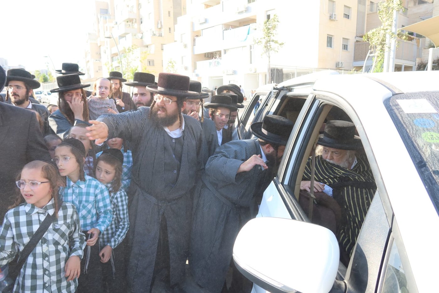 האדמו"ר מתולדות אברהם יצחק בביקור בבית שמש