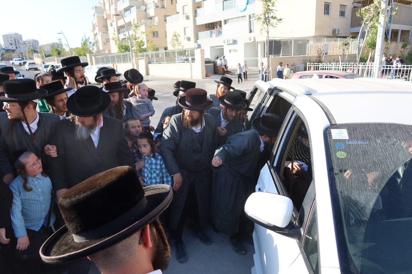 האדמו"ר מתולדות אברהם יצחק בביקור בבית שמש