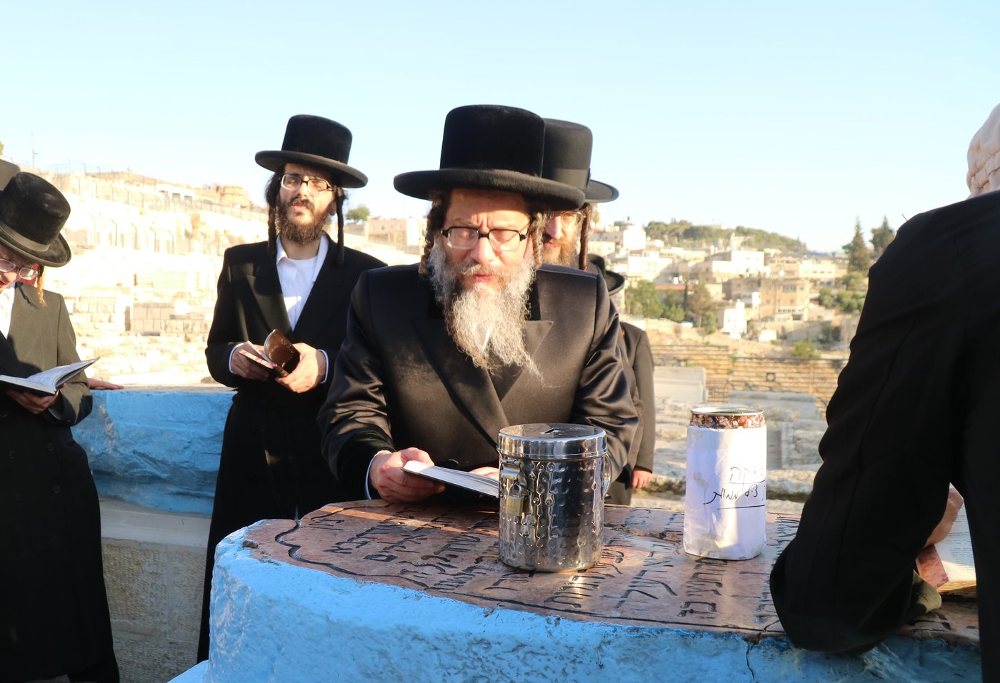 האדמו"ר מסקולען לייקווד בביקור בארה"ק