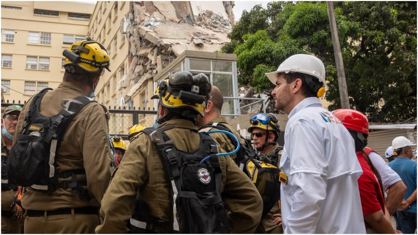 משלחת פיקוד העורף פועלת באתרי ההרס בקולומביה | גלריה