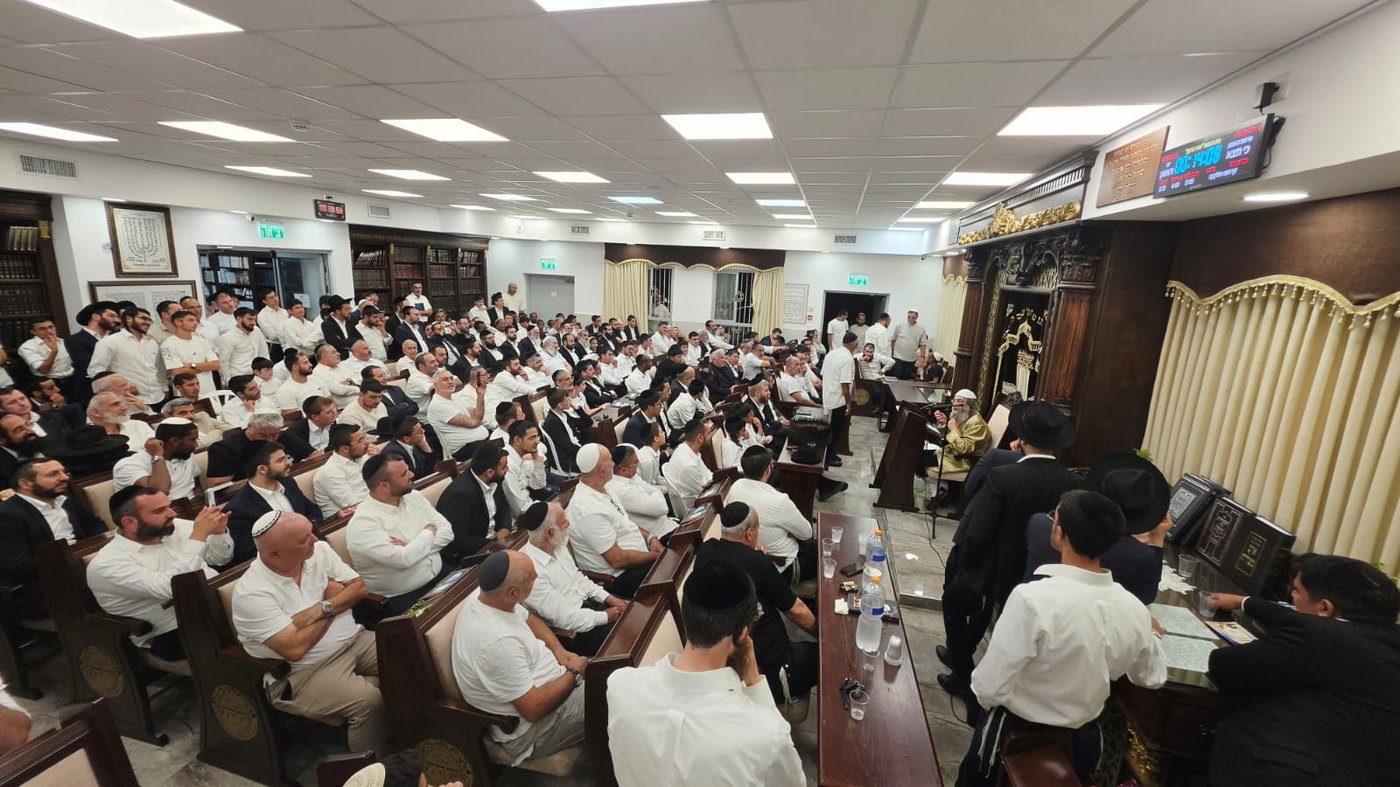 הרה"צ רבי אלימלך בידרמן בסליחות באשקלון