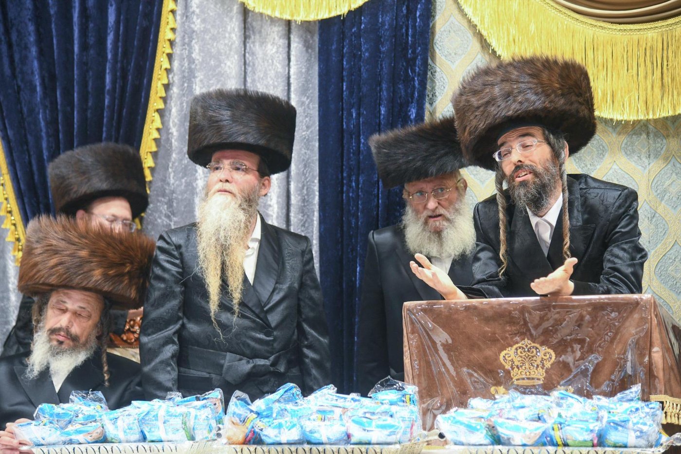 מעמד הקרישמע ליינען בזוועהיל