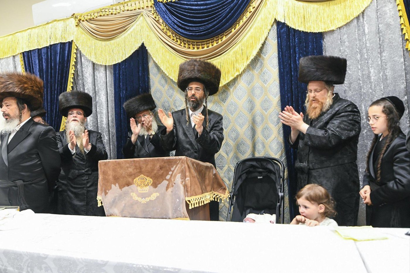 מעמד הקרישמע ליינען בזוועהיל