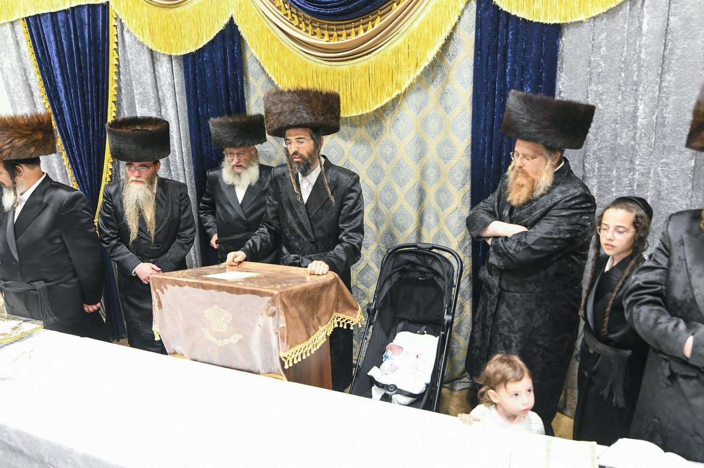 מעמד הקרישמע ליינען בזוועהיל