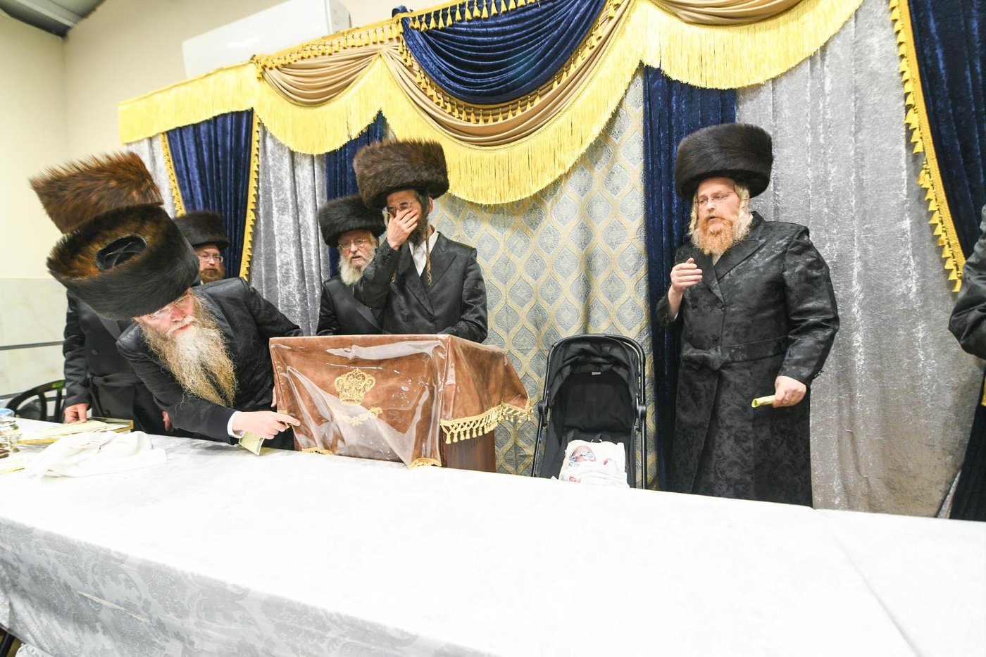 מעמד הקרישמע ליינען בזוועהיל