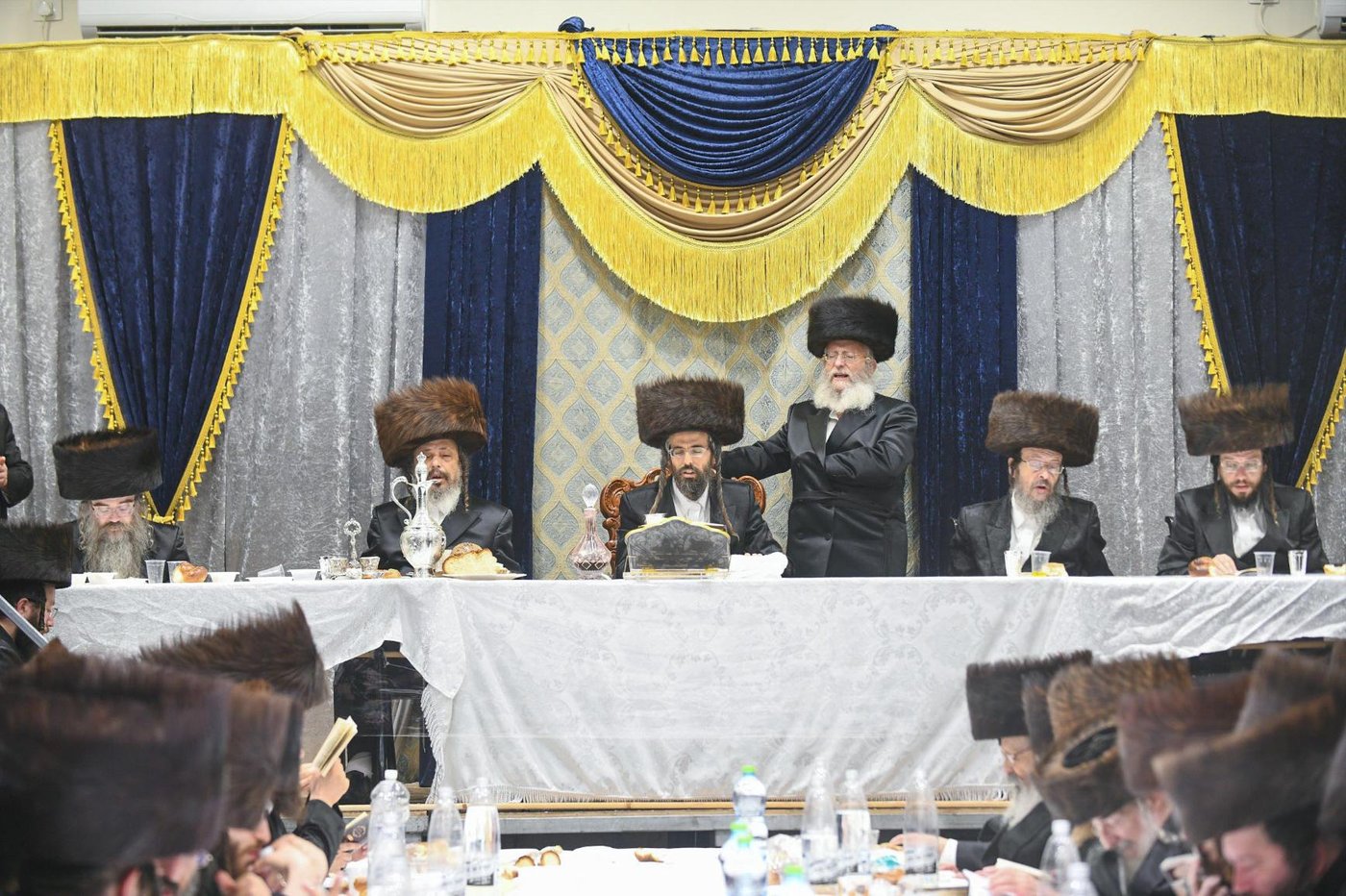 מעמד הקרישמע ליינען בזוועהיל