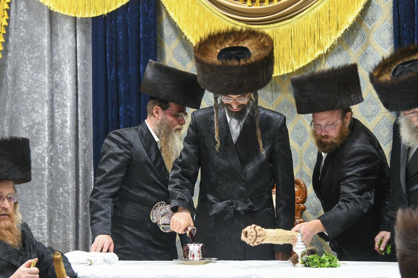 מעמד הקרישמע ליינען בזוועהיל