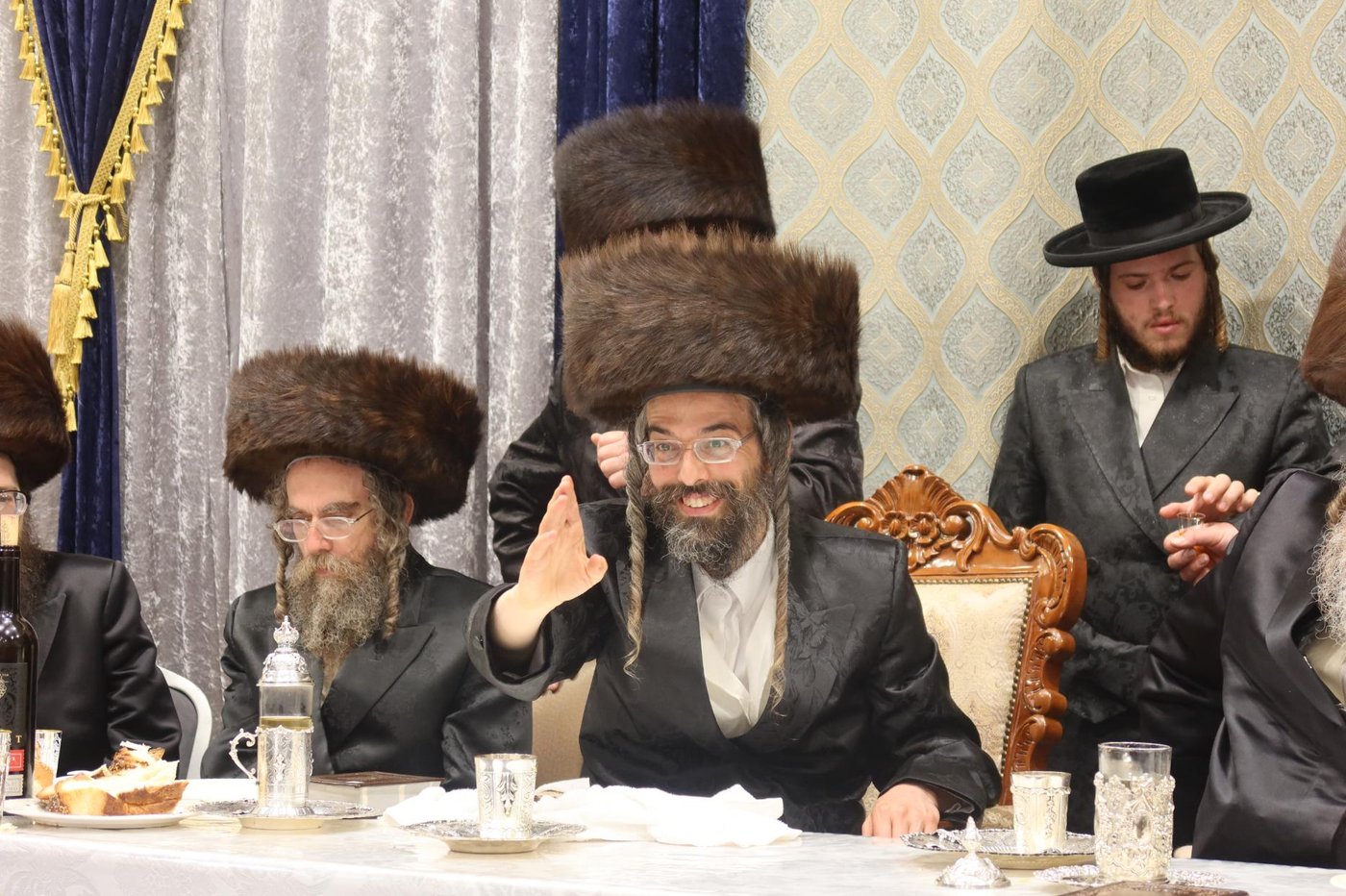 מעמד הקרישמע ליינען בזוועהיל