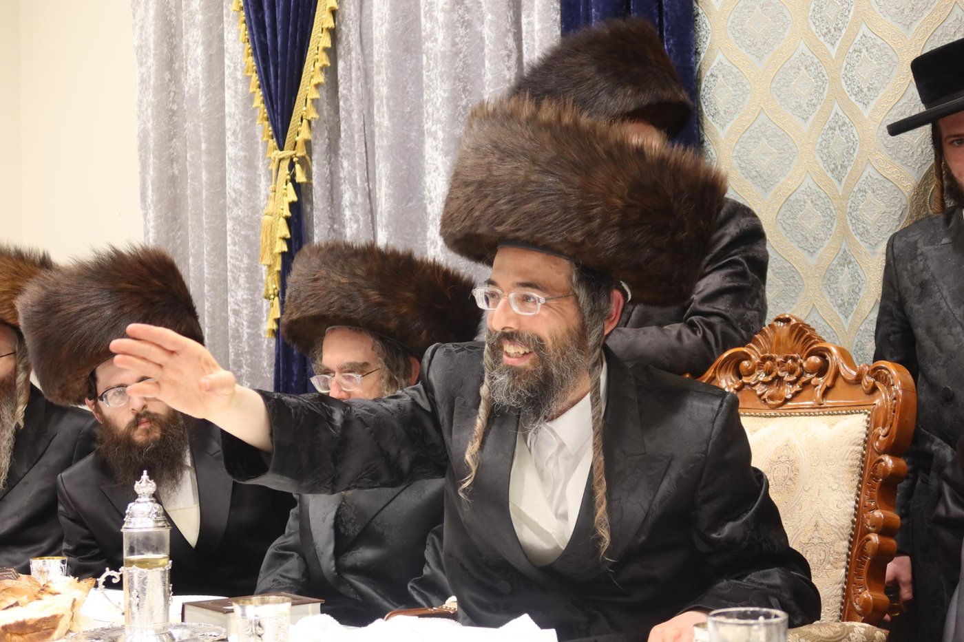 מעמד הקרישמע ליינען בזוועהיל