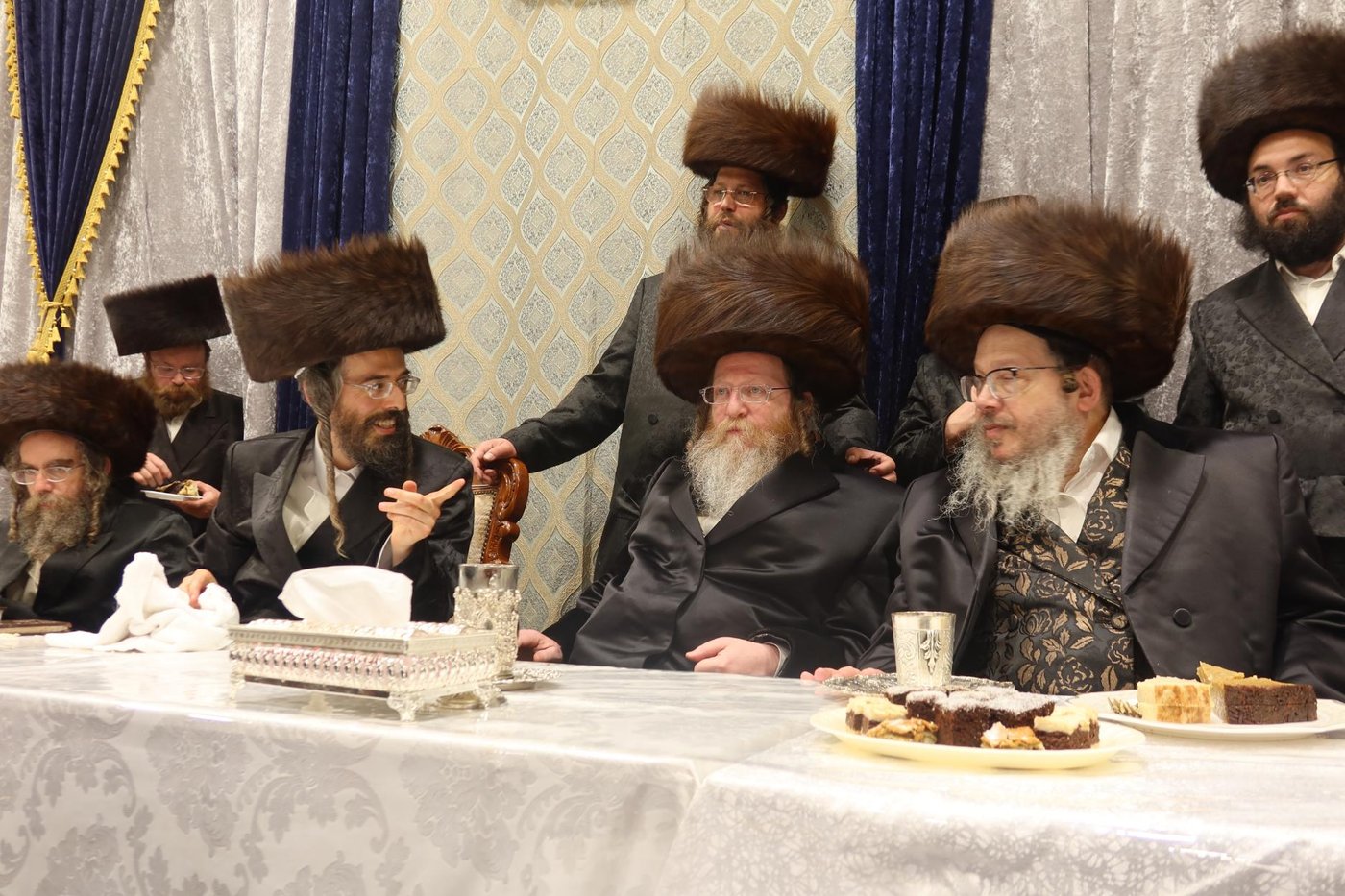 מעמד הקרישמע ליינען בזוועהיל