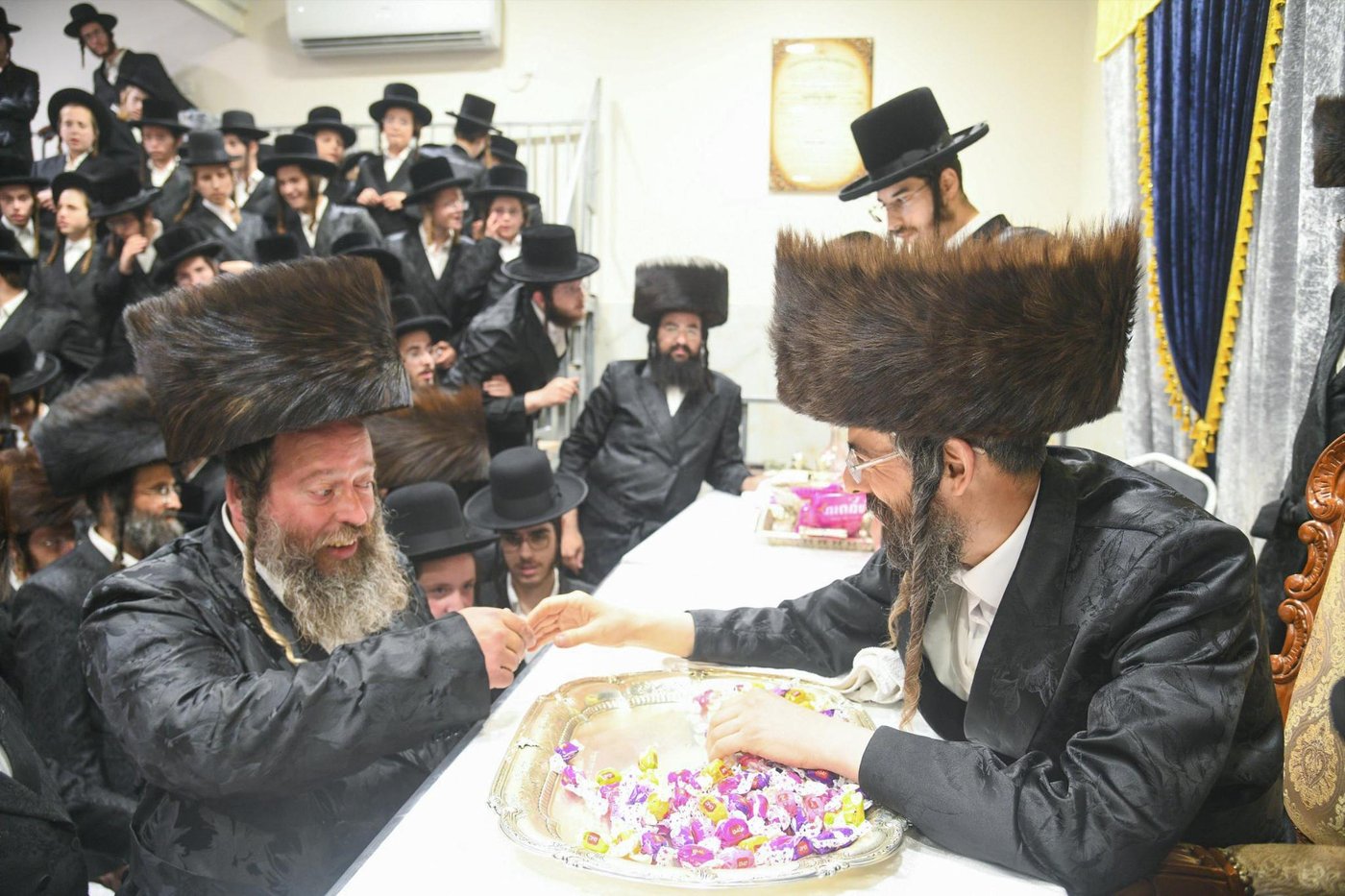 מעמד הקרישמע ליינען בזוועהיל