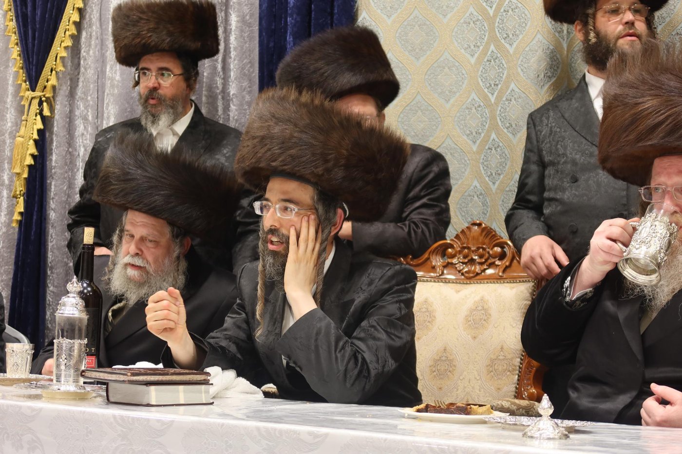 מעמד הקרישמע ליינען בזוועהיל