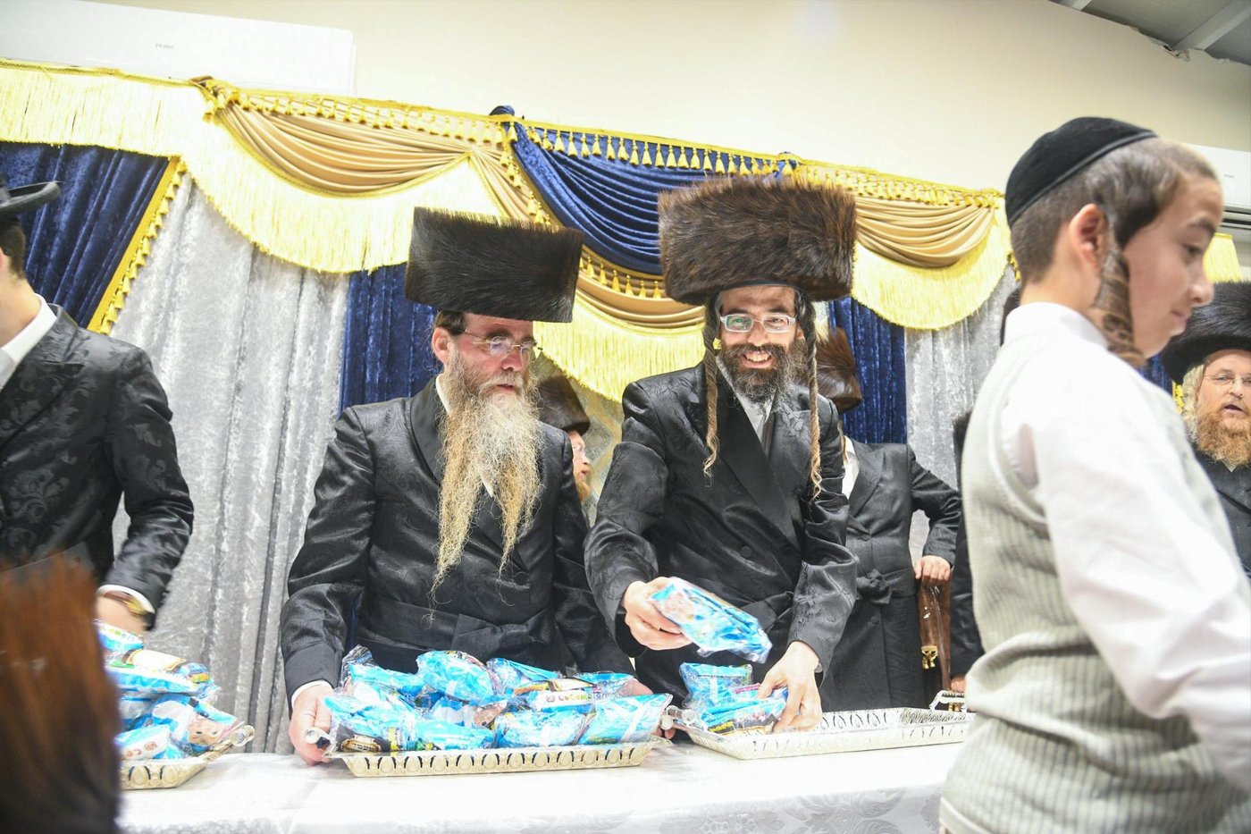 מעמד הקרישמע ליינען בזוועהיל