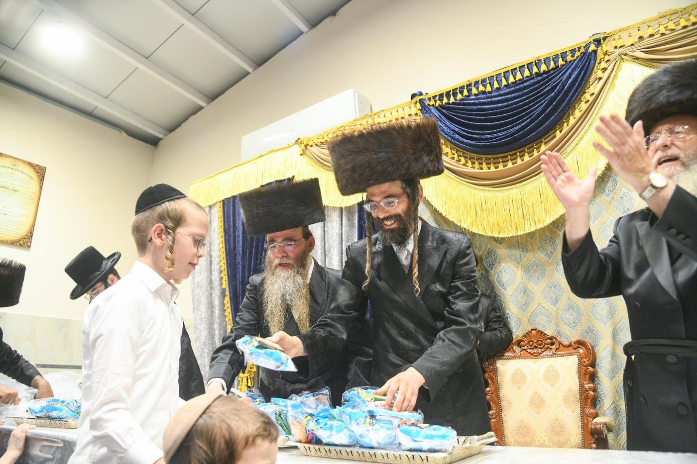 מעמד הקרישמע ליינען בזוועהיל