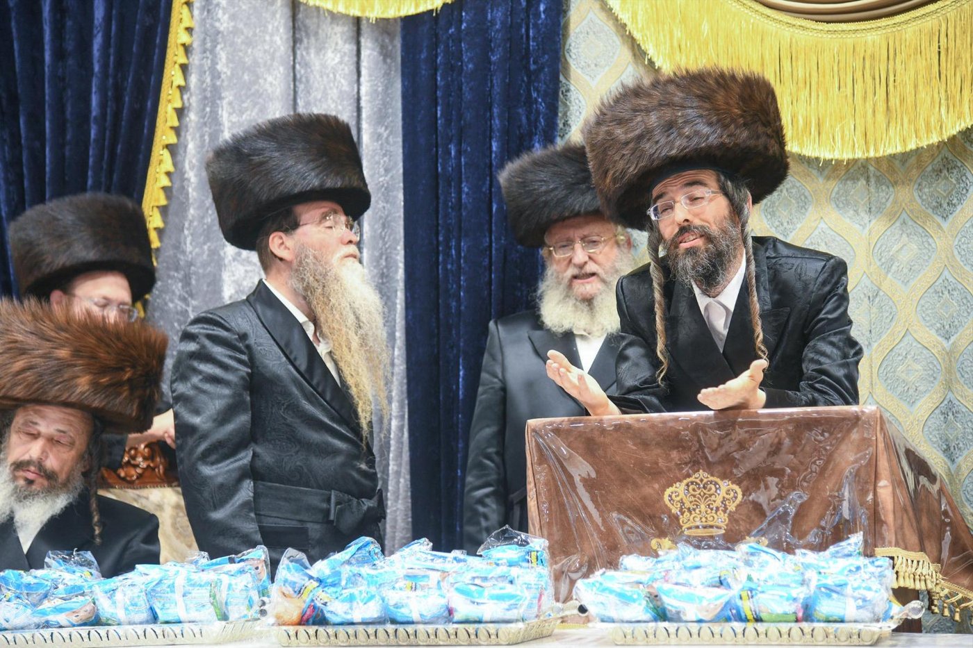 מעמד הקרישמע ליינען בזוועהיל