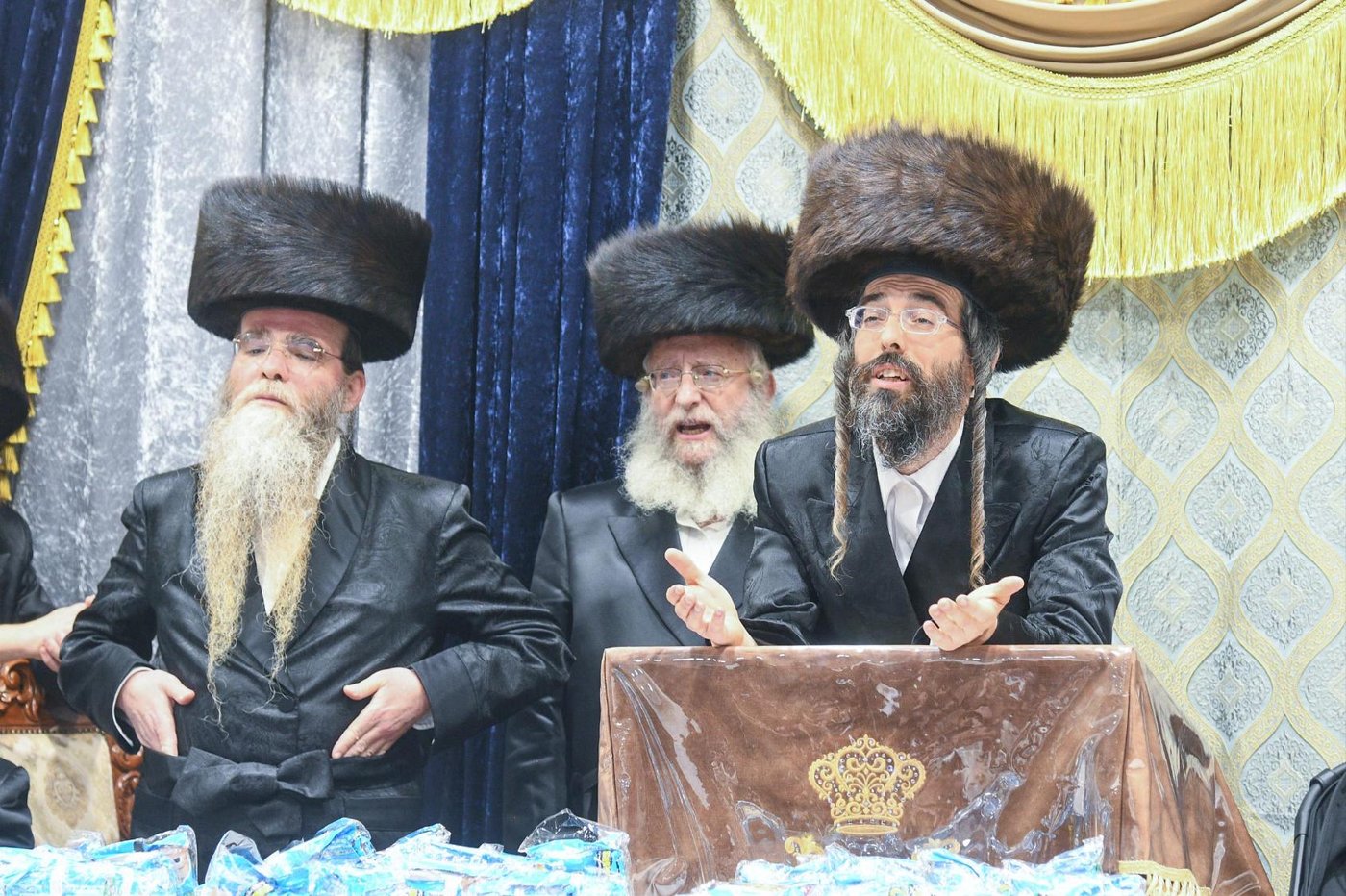 מעמד הקרישמע ליינען בזוועהיל