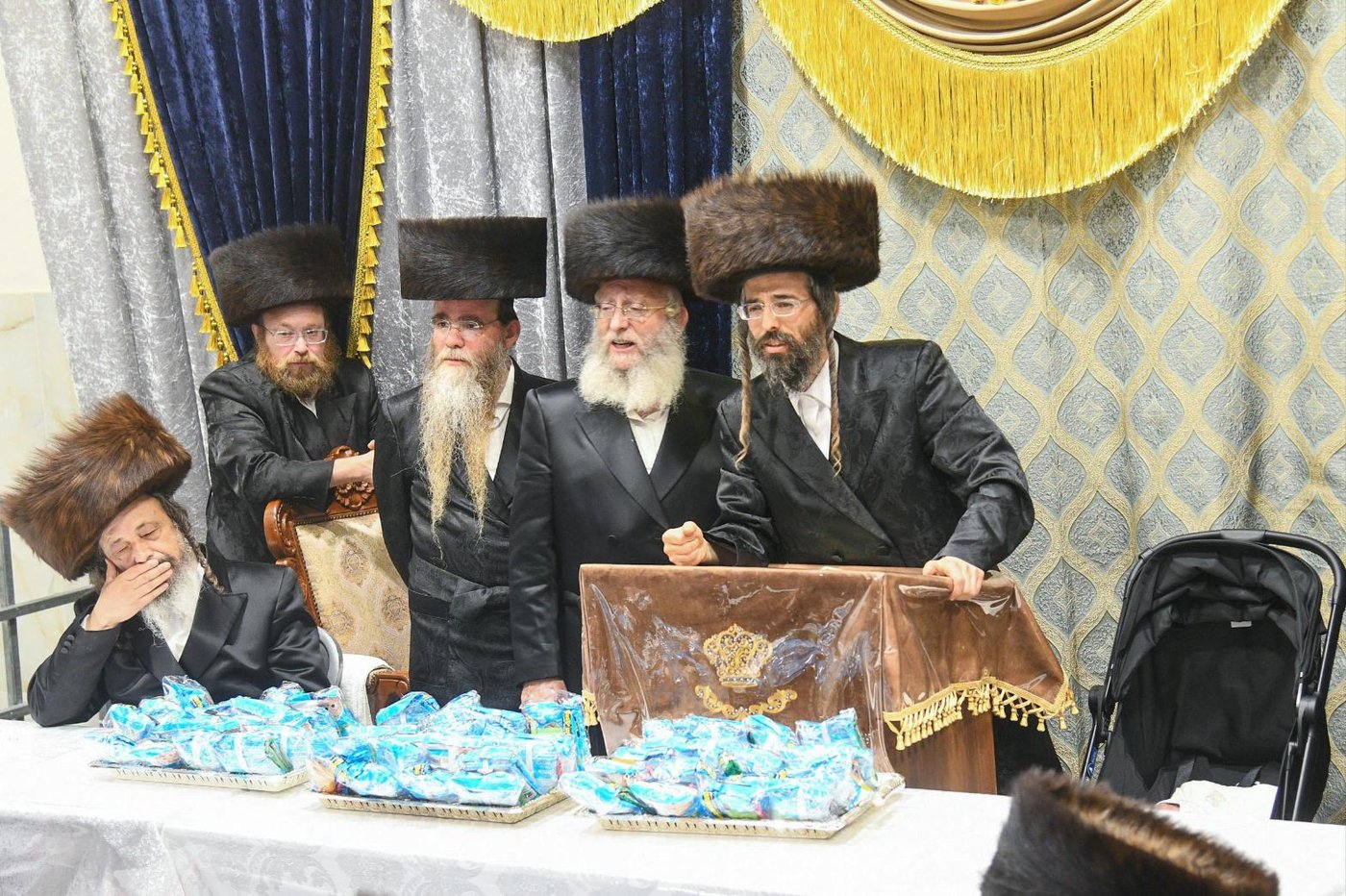 מעמד הקרישמע ליינען בזוועהיל
