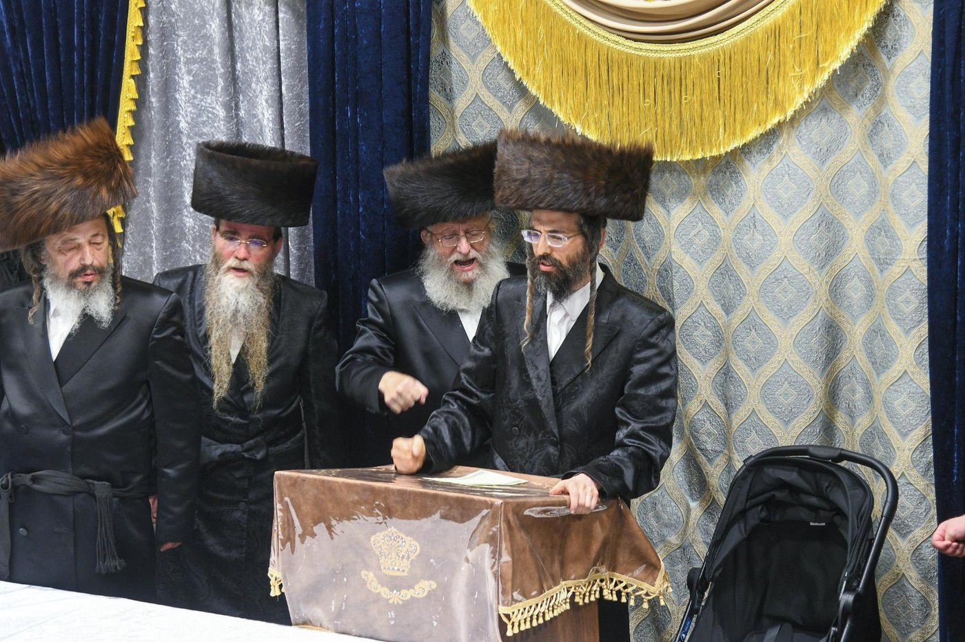 מעמד הקרישמע ליינען בזוועהיל