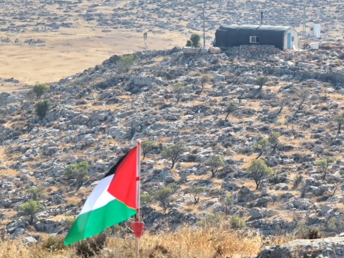 חשד למטען נפץ: חפץ חשוד הוצמד לדגל פלסטיני סמוך לחוות מצודת דוד