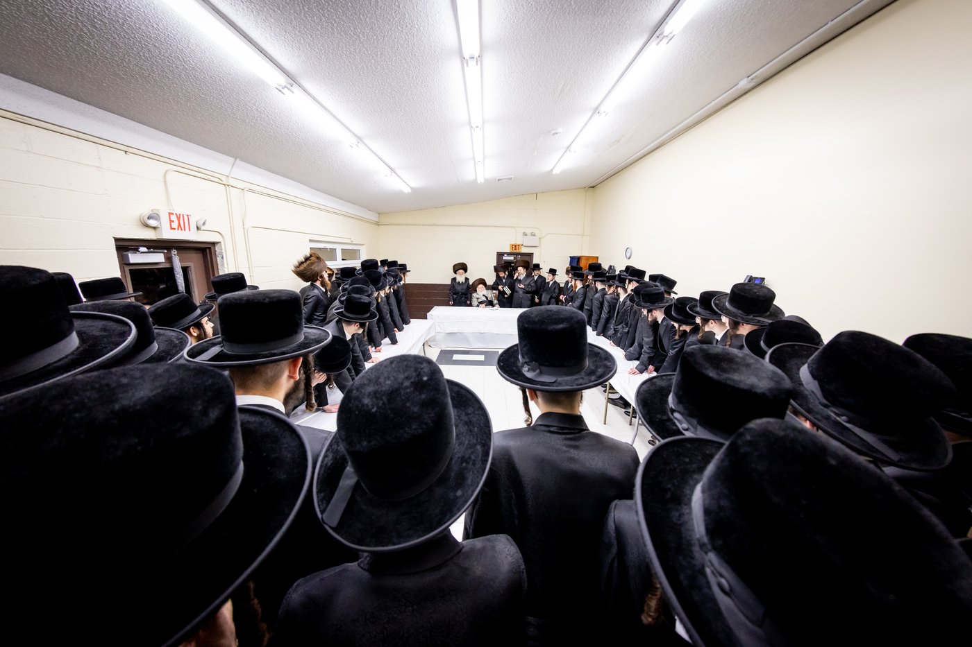 האדמו"ר מבאבוב שב"ק במחנה מתיבתא עץ חיים