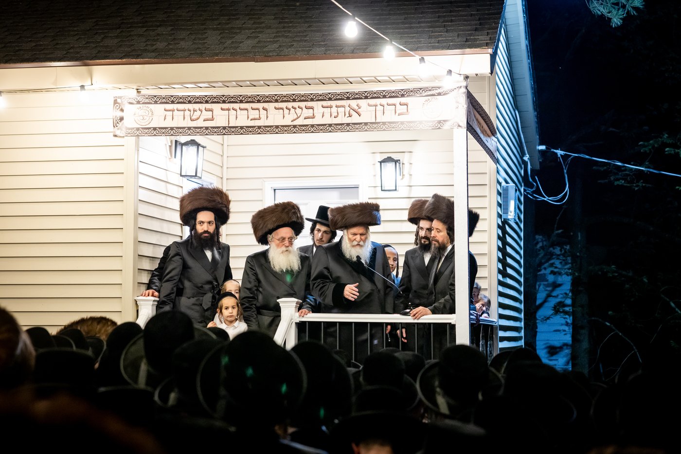 האדמו"ר מבאבוב שב"ק במחנה מתיבתא עץ חיים