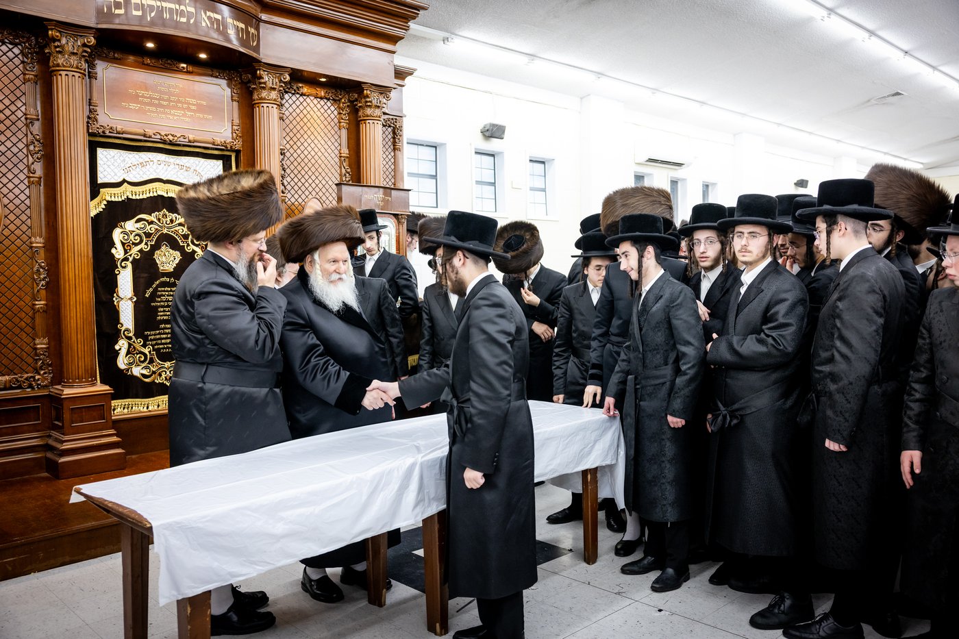 האדמו"ר מבאבוב שב"ק במחנה מתיבתא עץ חיים