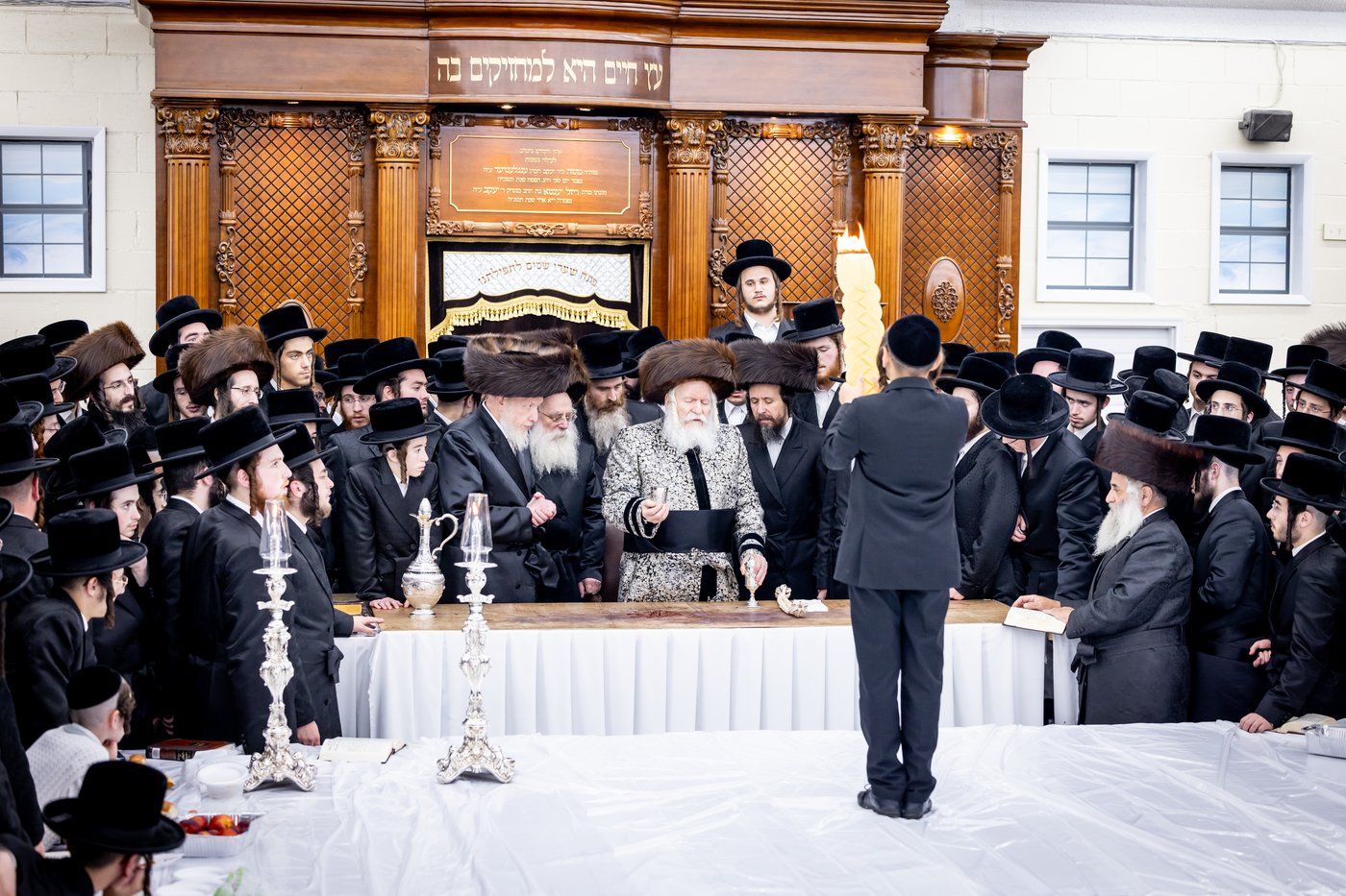 האדמו"ר מבאבוב שב"ק במחנה מתיבתא עץ חיים
