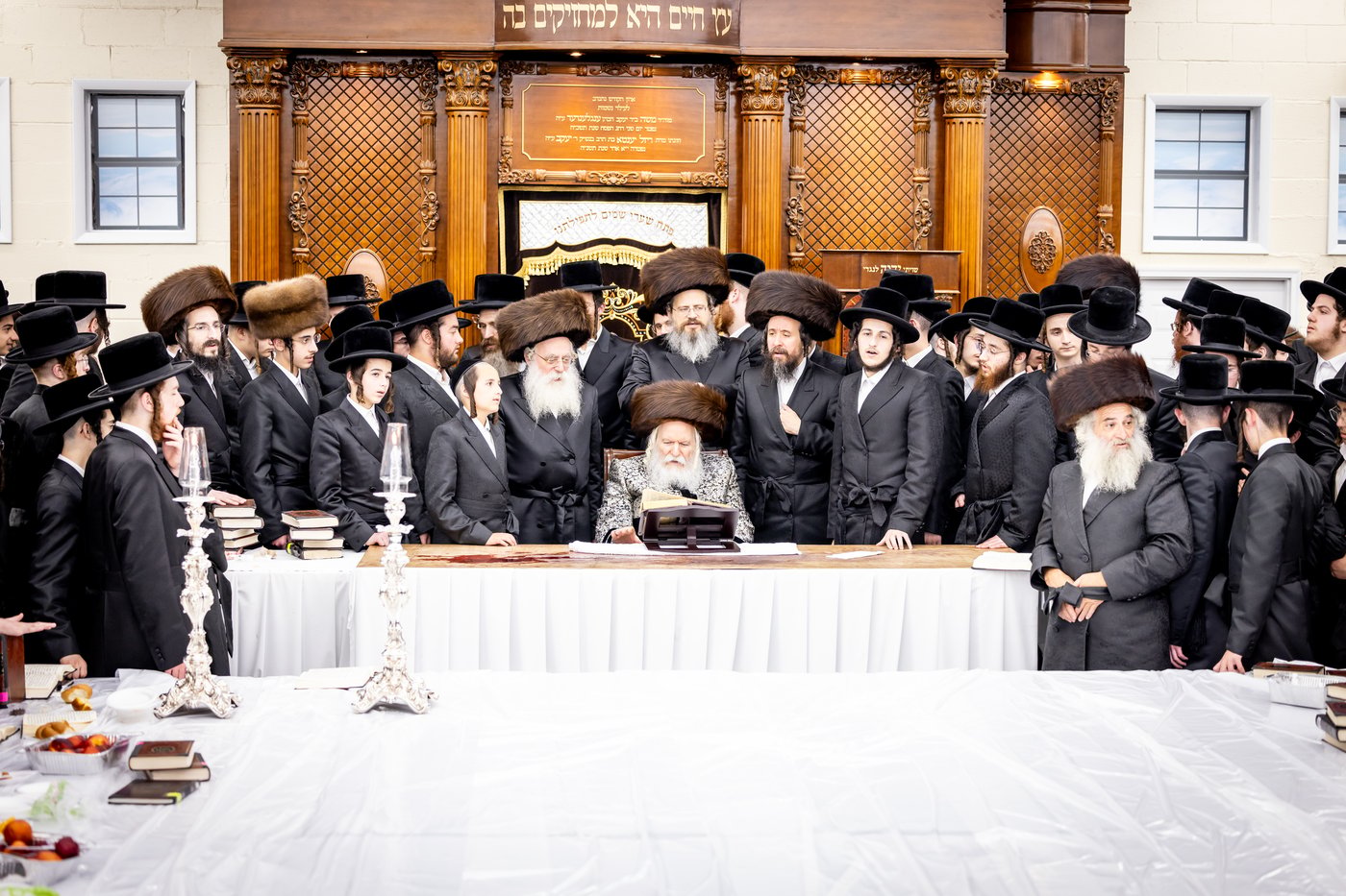 האדמו"ר מבאבוב שב"ק במחנה מתיבתא עץ חיים
