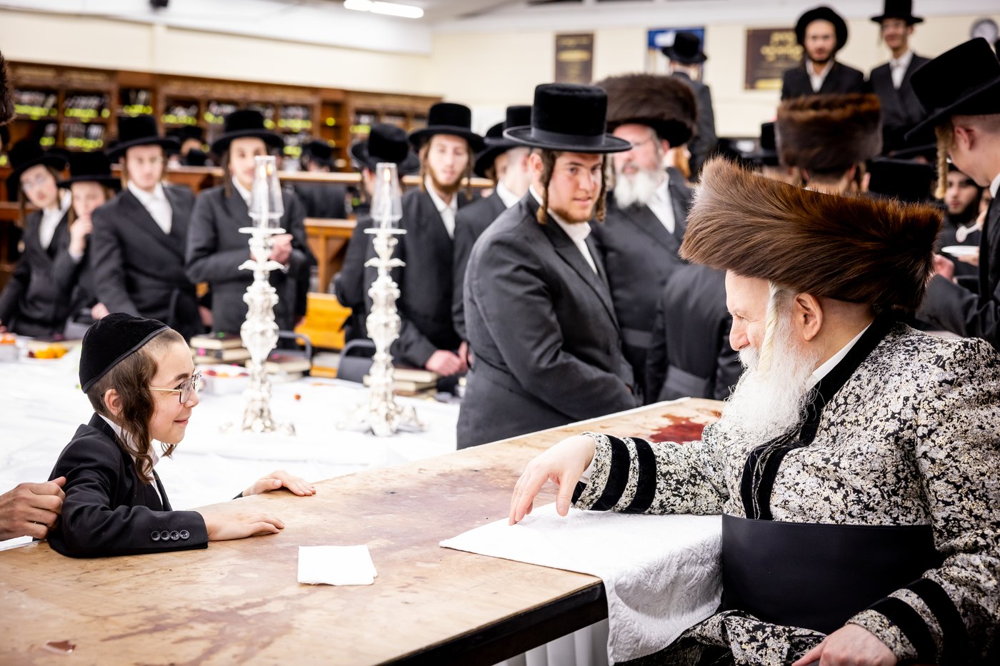 האדמו"ר מבאבוב שב"ק במחנה מתיבתא עץ חיים