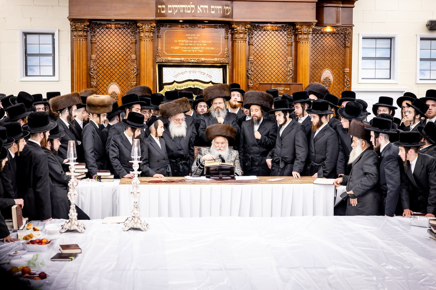 האדמו"ר מבאבוב שב"ק במחנה מתיבתא עץ חיים