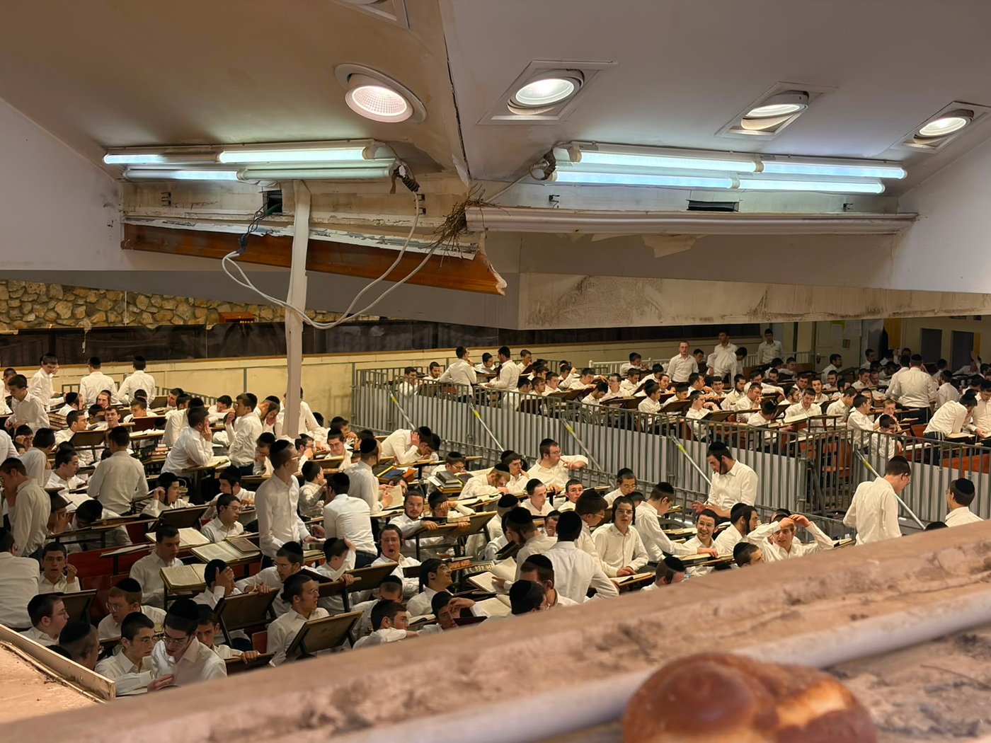 פוניבז' לפני דקות ספורות