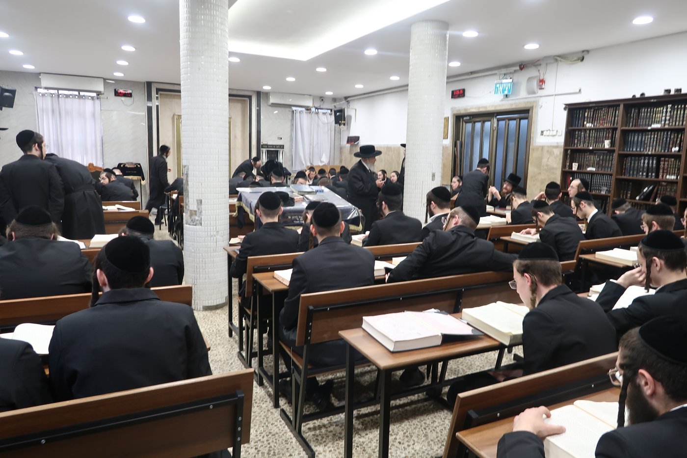 פתיחת הזמן בישיבת פינסק קרלין בב"ב