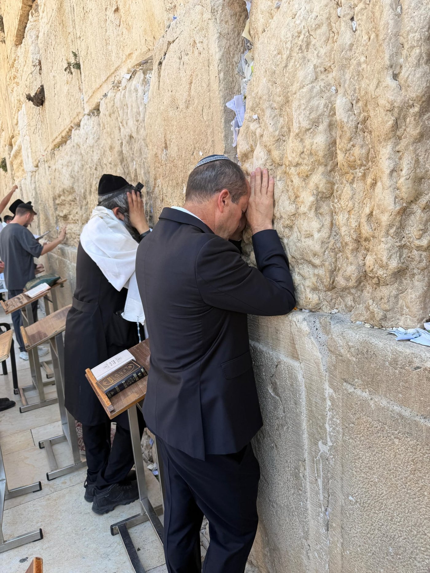 שעות מפתיחת הקלפיות: אחוזי הצבעה גבוהים, טענות לזיופים, מניפות וארטיקים | סיקור